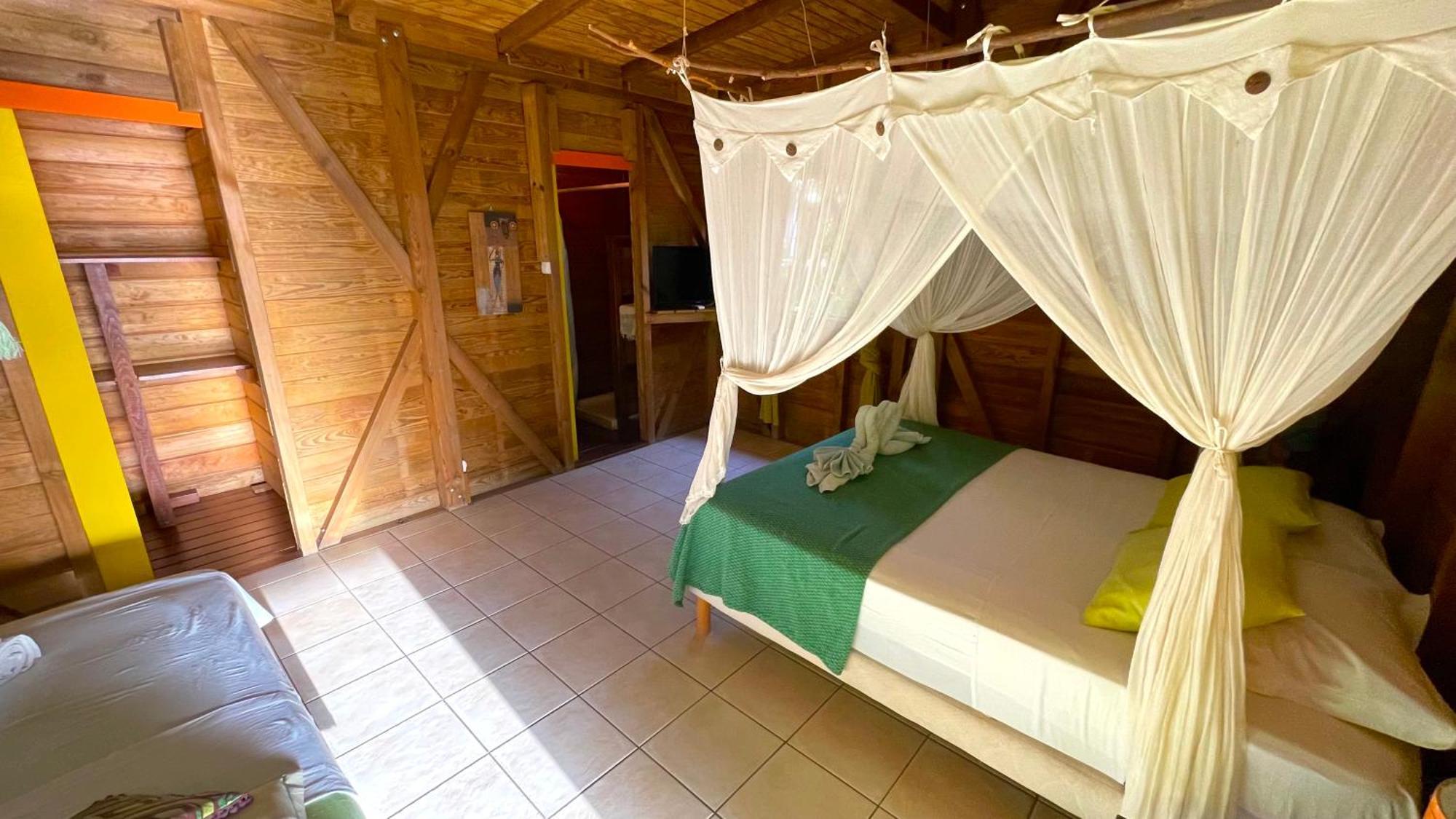 Gites Les Calebassiers Deshaies Room photo