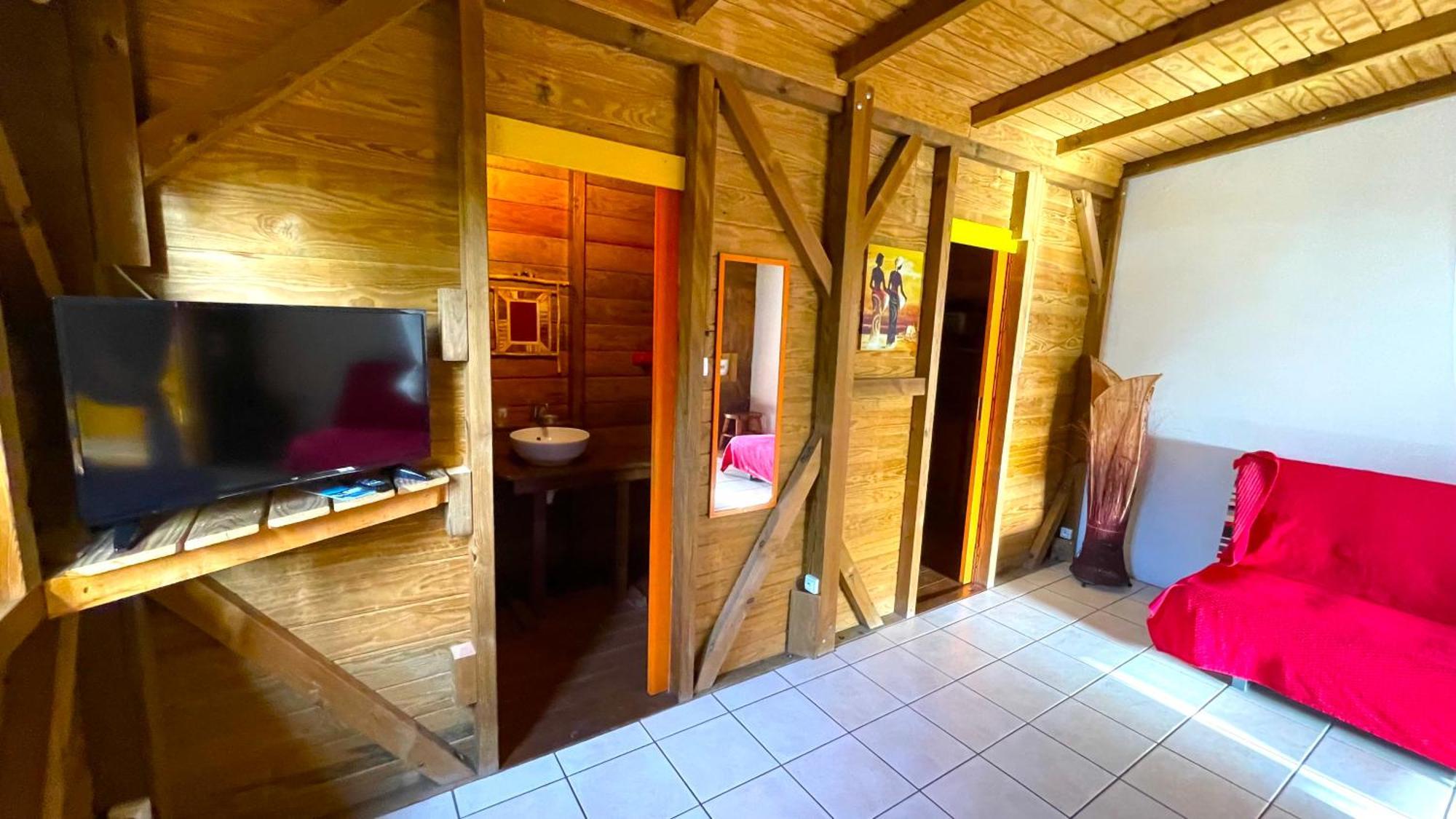 Gites Les Calebassiers Deshaies Room photo