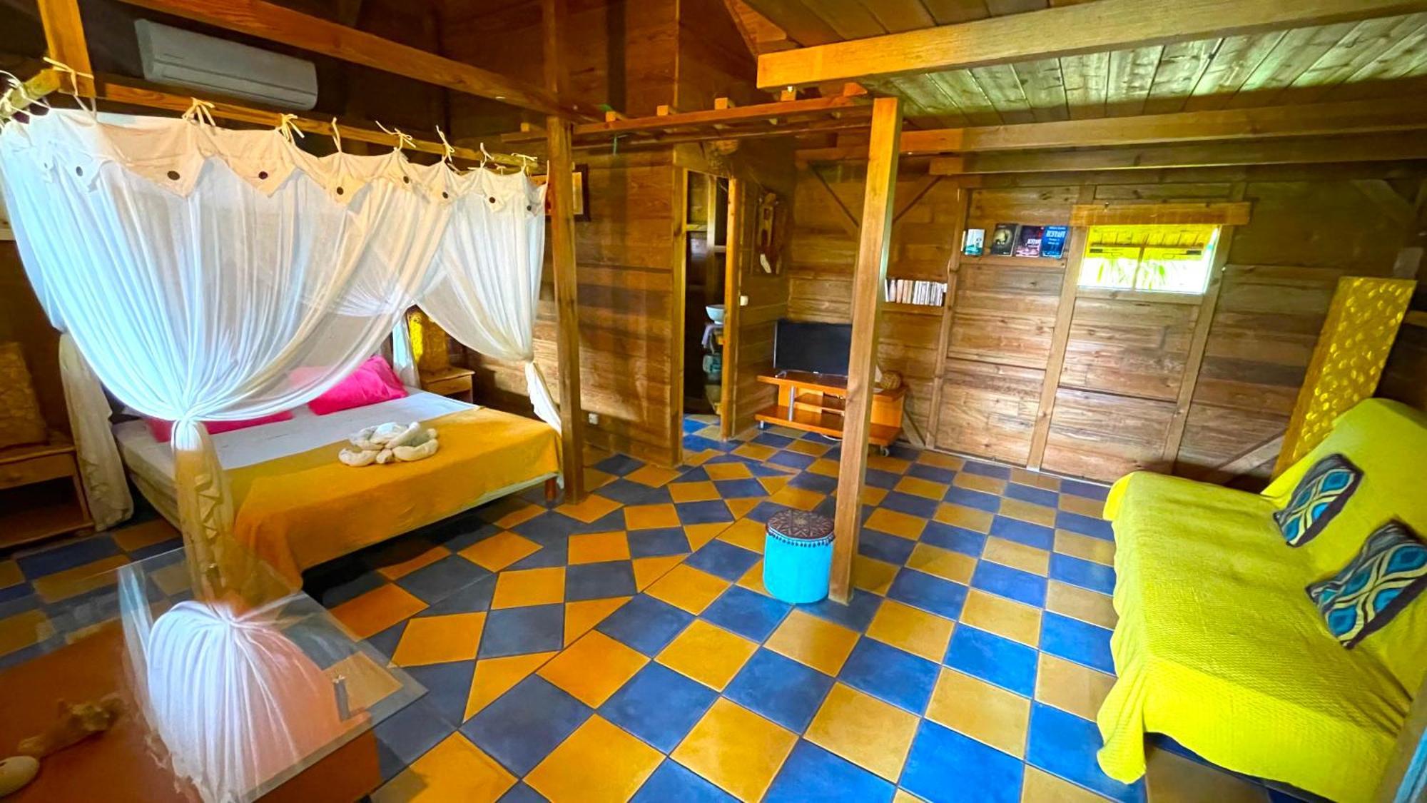Gites Les Calebassiers Deshaies Room photo